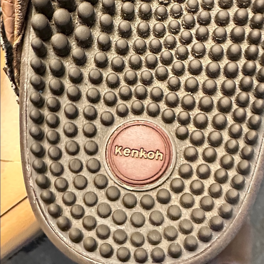 Gold Brown kenkoh flip flops - Picture 2 of 6